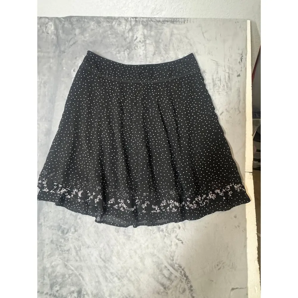White House Black Market skirt 10 black & white polka dots tiered light‎ weight